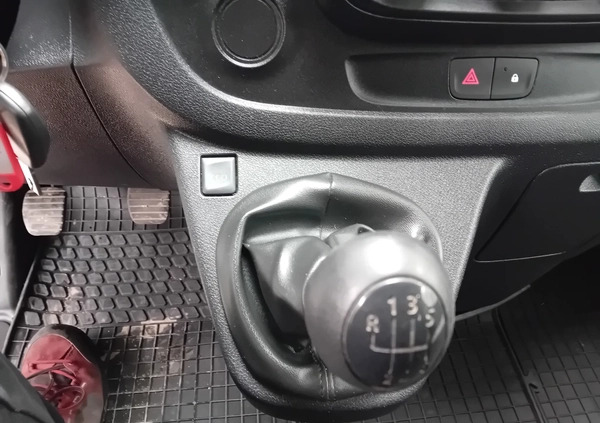 Renault Trafic cena 69900 przebieg: 105000, rok produkcji 2015 z Jędrzejów małe 436